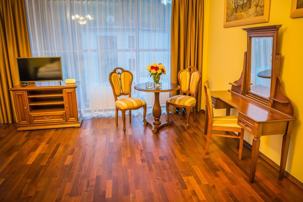 Victoria Cechini Otel Krynica Zdroj Oda fotoğraf