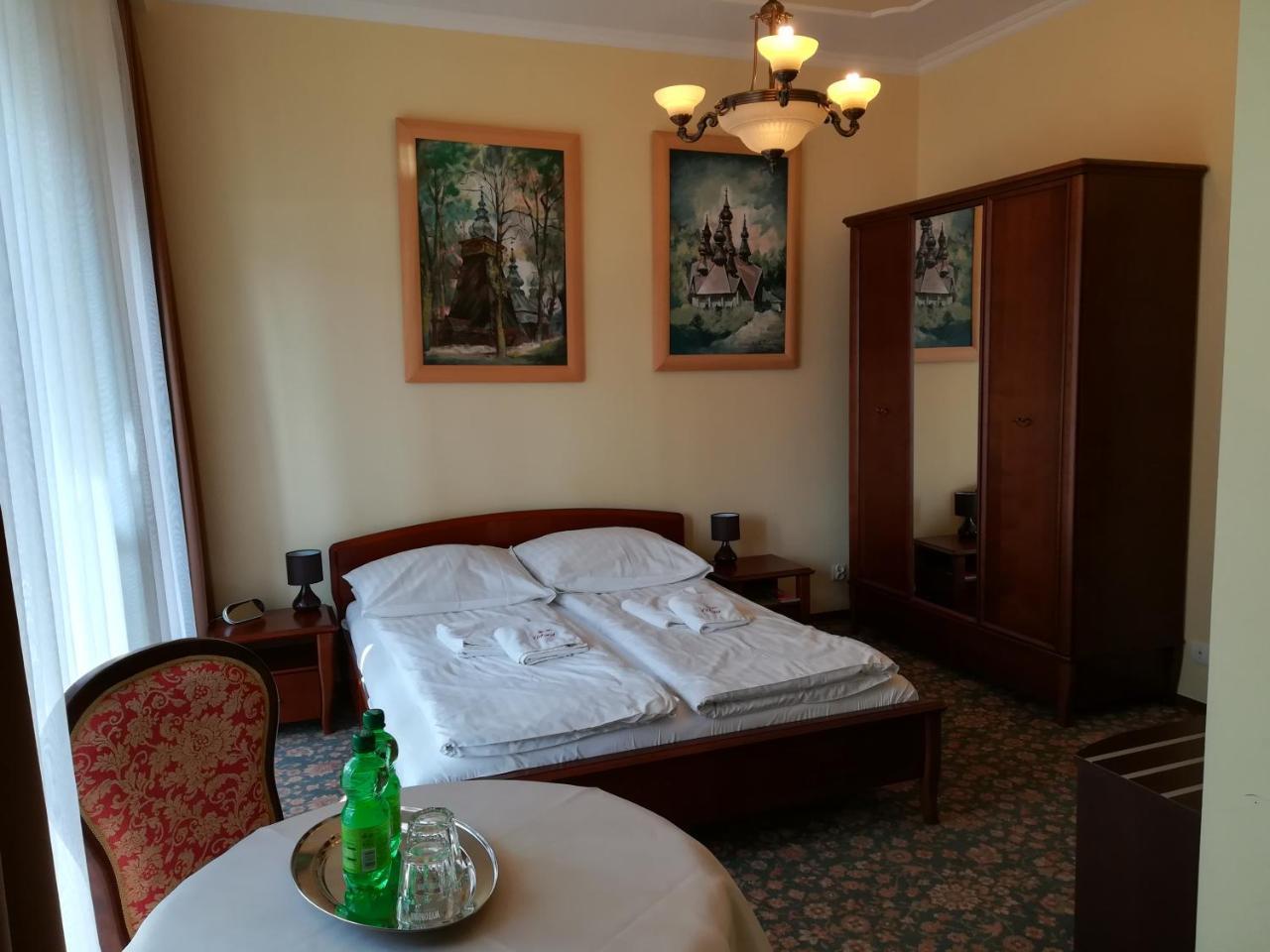 Victoria Cechini Otel Krynica Zdroj Dış mekan fotoğraf
